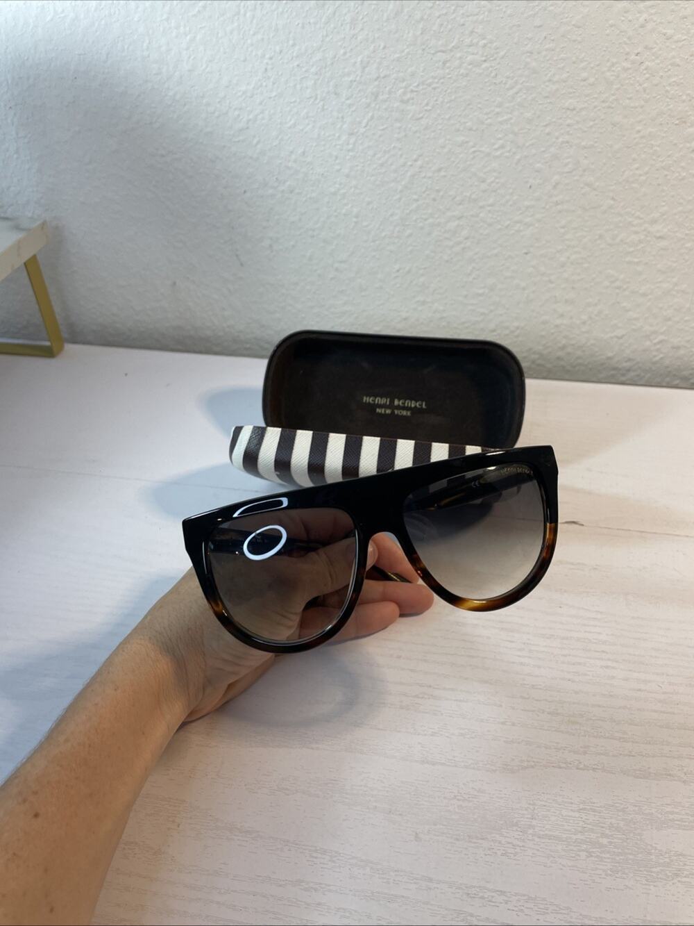 Henri Bendel New York Sunglasses Oversized Tortoiseshell Brown W/ Striped Case